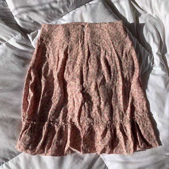 brandy melville floral skirt - Picture 2 of 3